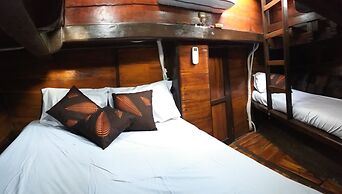 Komodo Pirate Boat - Phinisi Liveaboard