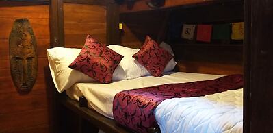 Komodo Pirate Boat - Phinisi Liveaboard