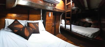 Komodo Pirate Boat - Phinisi Liveaboard