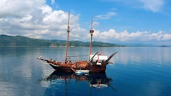 Komodo Pirate Boat - Phinisi Liveaboard