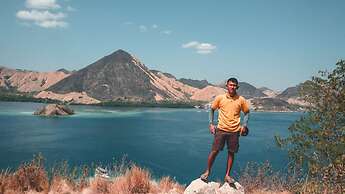 Komodo Pirate Boat - Phinisi Liveaboard