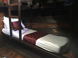 Komodo Pirate Boat - Phinisi Liveaboard