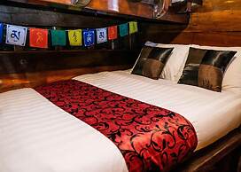 Komodo Pirate Boat - Phinisi Liveaboard