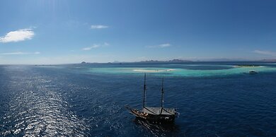 Komodo Pirate Boat - Phinisi Liveaboard