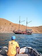 Komodo Pirate Boat - Phinisi Liveaboard