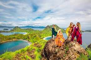 Komodo Pirate Boat - Phinisi Liveaboard