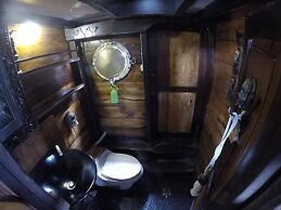 Komodo Pirate Boat - Phinisi Liveaboard