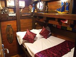 Komodo Pirate Boat - Phinisi Liveaboard
