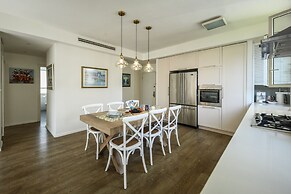 Stunning 2BR Apartment in Beeri