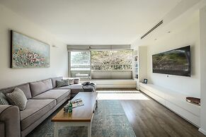 Stunning 2BR Apartment in Beeri