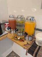 Pinheiros Hostel e Food