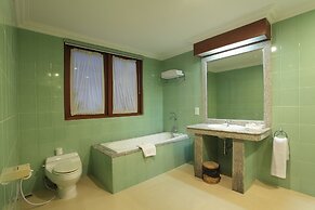 Peninsula Beach resort