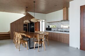 Sunset City View Villa 5 BR with a Private Heated Pool