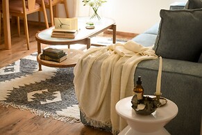 Pet-friendly 2BR Apt & Kitchen