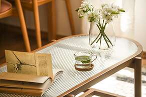 Pet-friendly 2BR Apt & Kitchen