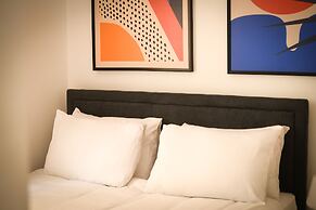 Pet-friendly 2BR Apt & Kitchen