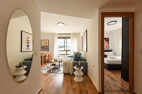 Pet-friendly 2BR Apt & Kitchen