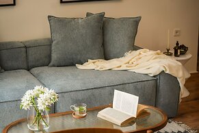 Pet-friendly 2BR Apt & Kitchen