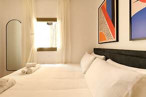 Pet-friendly 2BR Apt & Kitchen