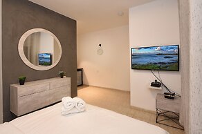 Luxury Villa with heated pool in Zfat