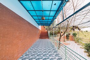 3 Tang May Home & Coffee