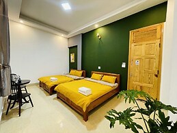 3 Tang May Home & Coffee