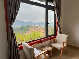 3 Tang May Home & Coffee