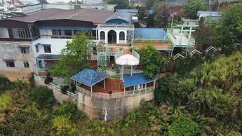 3 Tang May Home & Coffee