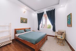 3 Tang May Home & Coffee