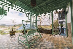 3 Tang May Home & Coffee