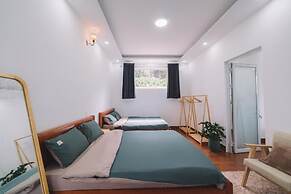 3 Tang May Home & Coffee