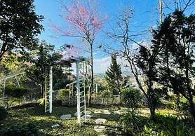 3 Tang May Home & Coffee