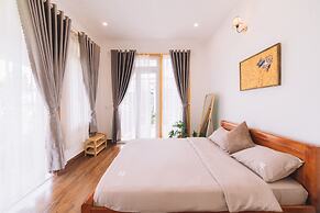 3 Tang May Home & Coffee