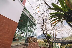 3 Tang May Home & Coffee