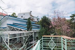 3 Tang May Home & Coffee