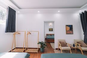 3 Tang May Home & Coffee