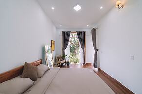 3 Tang May Home & Coffee