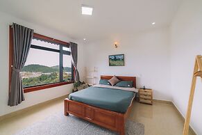 3 Tang May Home & Coffee