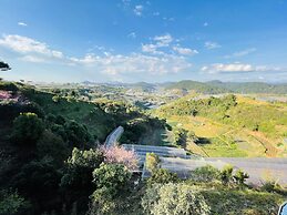 3 Tang May Home & Coffee