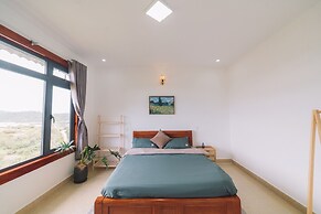 3 Tang May Home & Coffee