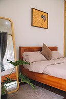 3 Tang May Home & Coffee