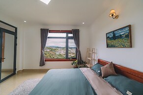 3 Tang May Home & Coffee