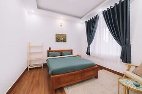 3 Tang May Home & Coffee