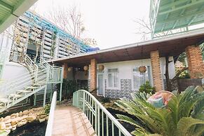 3 Tang May Home & Coffee