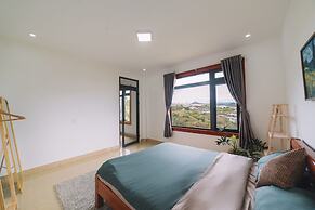 3 Tang May Home & Coffee