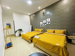 3 Tang May Home & Coffee