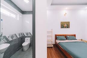 3 Tang May Home & Coffee