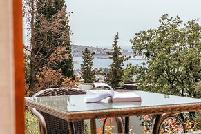 Uphill Glavanovic Pool Villa