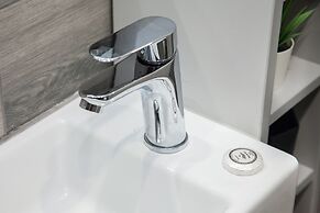 Modern Newly Built Studio near Hilton