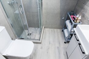 Modern Newly Built Studio near Hilton